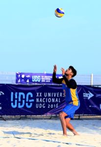 magdeportes Extra Jorge Barajas mide el vuelo del balón para realizar su saque